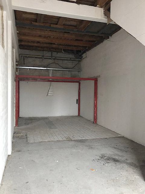 Perfekter Raum - ein Industrielager für die eigene Kletterwand In diesem Raum können wir unsere Kletterwand selber bauen